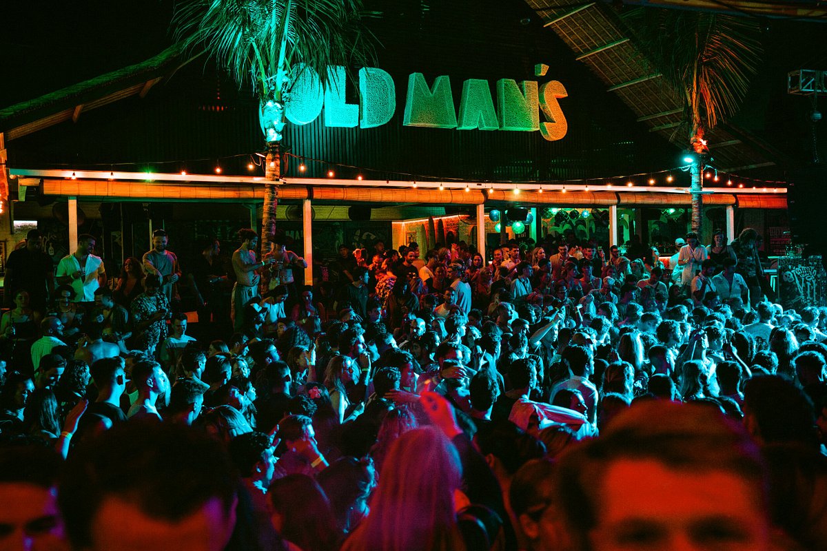 wednesdays at old man 1 Bali Top Bars