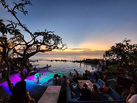 8 Must Visit Pubs and Sunset Bars in Uluwatu Paradise