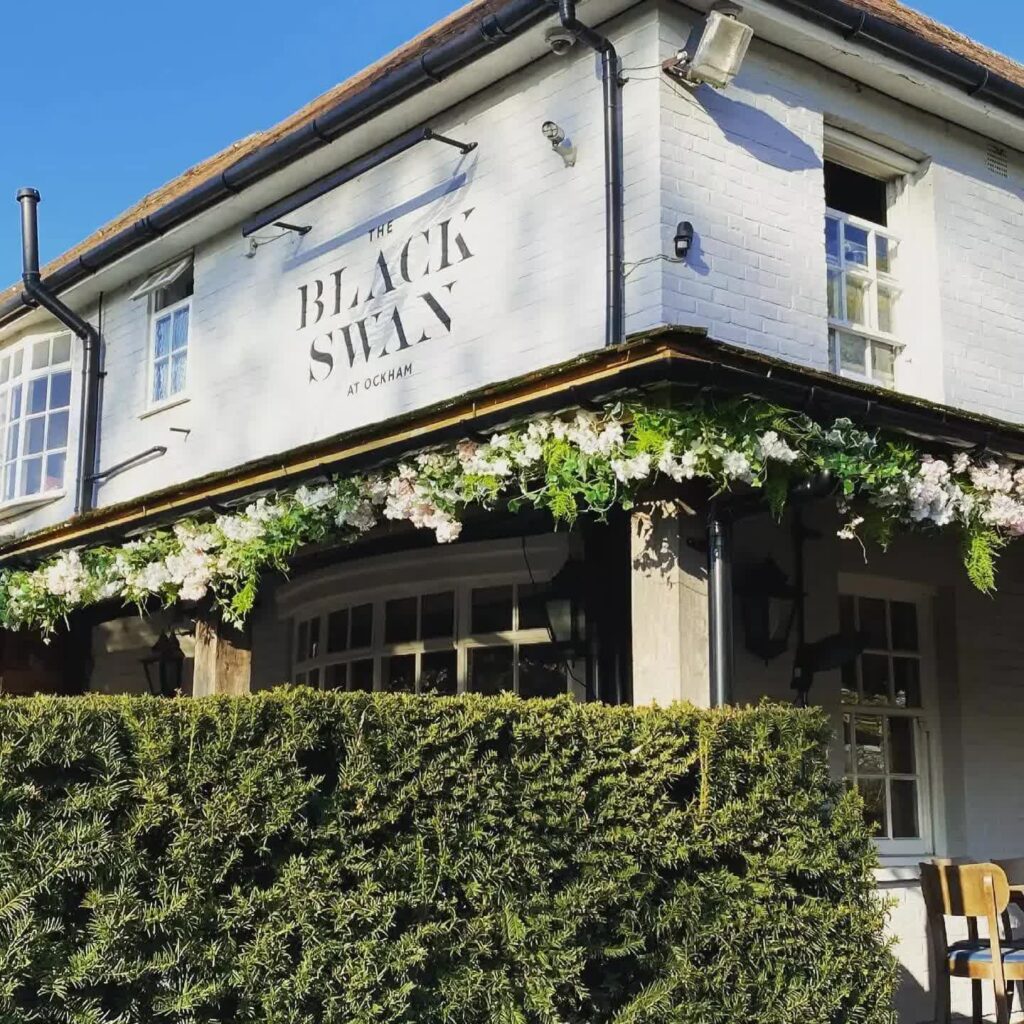 Black Swan Pub exterior MConverter.eu