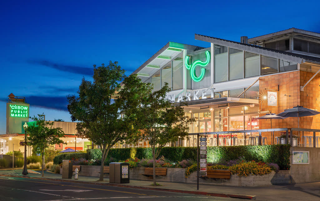 OxbowMarket exterior at night CFE2E3C0 5056 A36A 08301E497B47B8BE cfe2e3015056a36 cfe2e6fa 5056 a36a 08c3c455a42af6e8