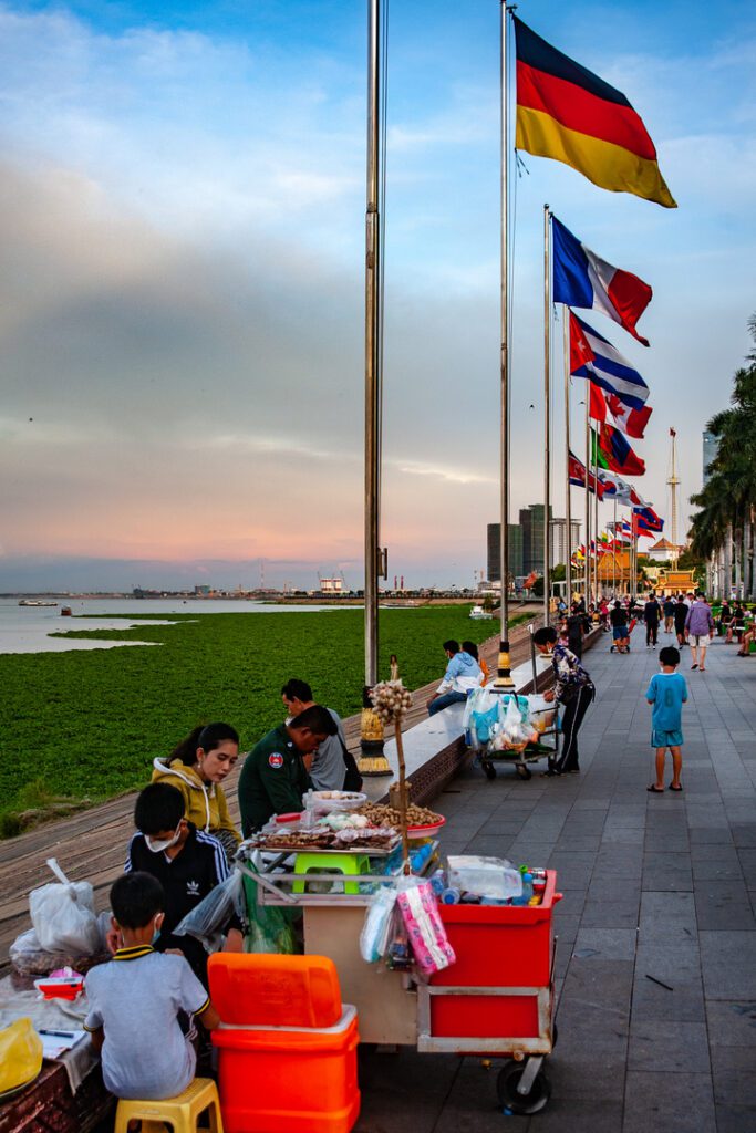 riverside promenade of tonle sap 4f58f11e d4cf 47b8 8fd3 93d3fad0baaa