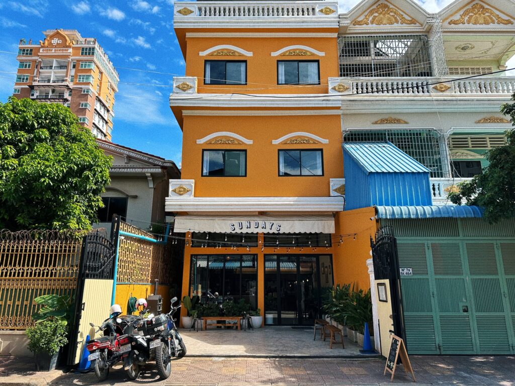 sundayscafeandhotelphnompenh