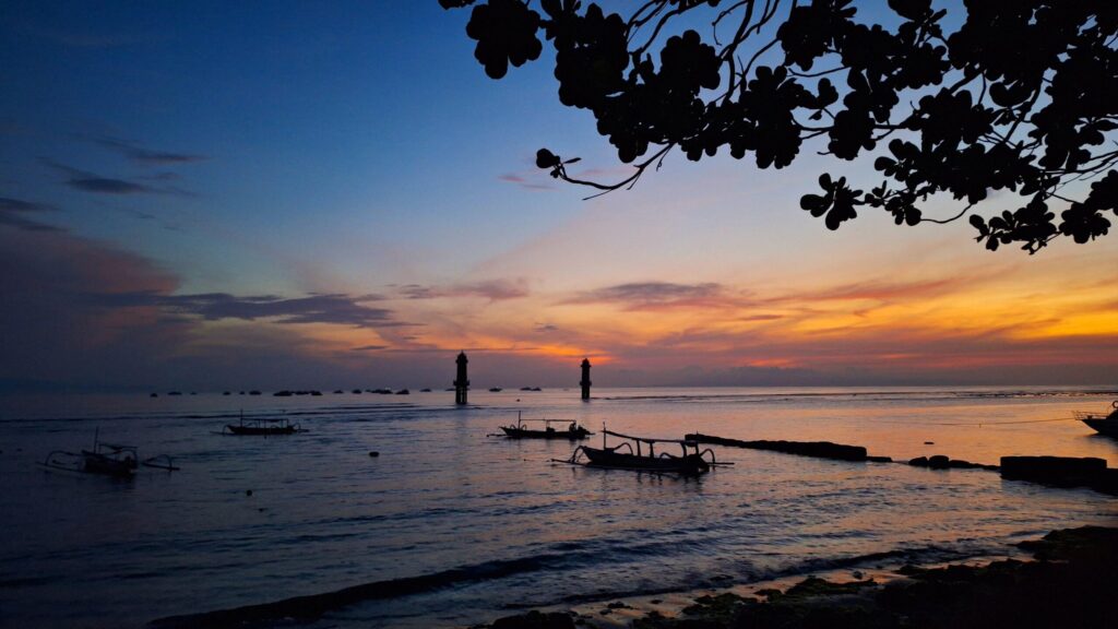 Sunrise at sanur beach 22120093 Gavin Oematan scaled 1